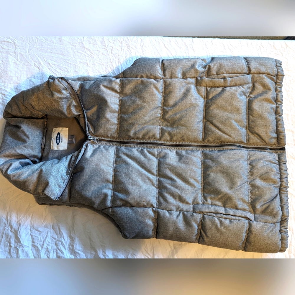 women’s old navy Light Grey puffy‎ vest size small